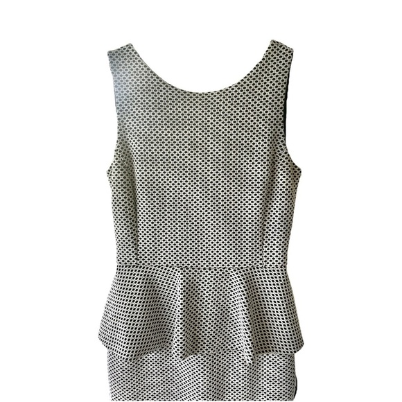 BANANA REPUBLIC, WOMENS, SLEEVELESS, PEPLUM DRESS. BLACK & WHITE PRINT. SIZE 4 - Picture 5 of 10